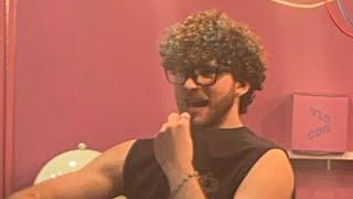 @jmancurly  performs yellow tape LIVE at Vidcon