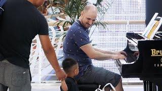 Amazing Pianist surprises people at Nave de Vero mall