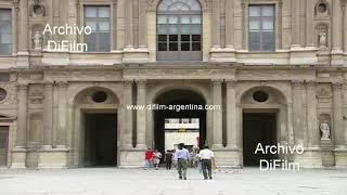 Museo de las Artes Decorativas de Paris - Turistas - Fuente de agua - Plaza 1998