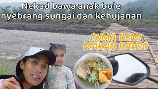 Cuma Demi Makan Bakso Nekad Bawa Anak Bule Nyebrang Sungai dan Kehujanan #villagelife