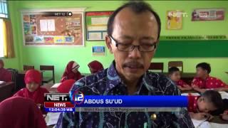 Guru Periksa Telepon Genggam Siswa Akibat Video Asusila Anak - NET12