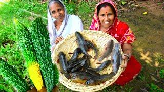 বাগানের টাটকা করলা আলু দিয়ে পাকা কৈ মাছের ঝোল রান্না  Paka Koi Macher Jhol recipe by villfood