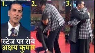 Akshay Kumar Cried on Stage of IFFI 2017 Goa  Amitabh Bachchan Hugged Him  Bollywood Live