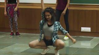 Hot IIT Delhi Girls Dance is Going Viral  Indian College Girls Twerking