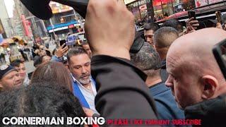 OSCAR DE LA HOYA MOBBED BY NEW YORK CITY FANS STILL THE PEOPLES CHAMP