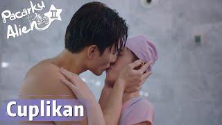 My Girlfriend is an Alien S2  Cuplikan EP20 CEO Fang Memberikan Ciuman Pada Xiaoqi  WeTV【INDO SUB】