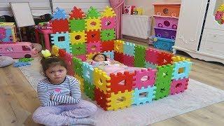 Masal Kendine Renkli Puzzledan Prenses Yatağı Yaptı Kids made a toy colors puzzle princess bed