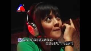 Mencari Mangsa - Endang Dangdut House