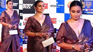 Itna Deep Neck Divya Dutta Looking H0T In Deep Neck Blouse With Tissue Saree @ zee Cine Awards