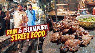 Islampura Food Street in Rain  Tawa Chicken Anda Tikki Shami Burger  Lahore Food Pakistan