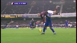 Yakubu saves Freddie Ljungberg from falling on his head