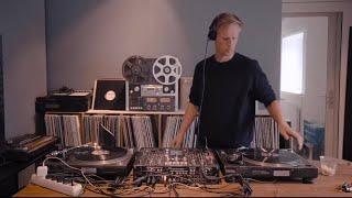 Vinyl set of classic minimal and techno from Joris Voorn 