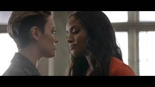 Wallis Day Kissing Meagan Tandy #wallisday #batwomanseason2