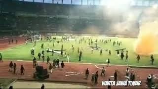 Persebaya vs PSS Sleman berakhir ricuh