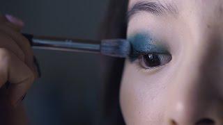 Irene Kim Demos a Colour Smokey Eye