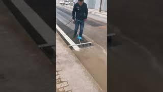 Road cleaning machine 