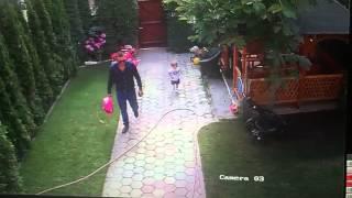 Hero Dad saves 2 year old daughter from dog attack.