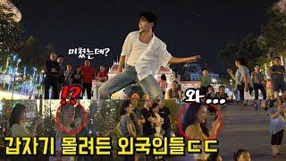 ENGWhat happens when a Korean who was traveling to Vietnam suddenly dances K-pop on a famous street