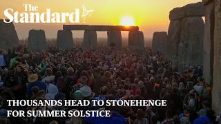 Thousands flock to Stonehenge to celebrate summer solstice