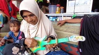 Toy Guitar Kecapi and Ngekhane Verse Behind the Scenes in Southwest Aceh