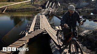 Russian forces advance on Ukrainian city Bakhmut - BBC News