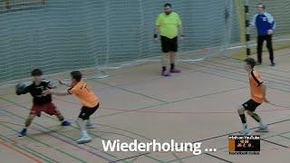 Handball rules Ballplayer out of bounds?