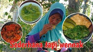 SUEDEP E MBOHlauk e lengkap ada sambel sayur asem ikan asin tempe goreng lalapan e macem macem