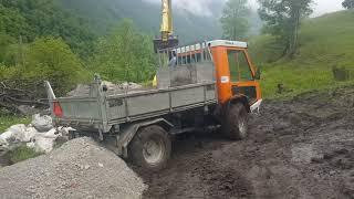 Lindner Unitrack 95 in muddy terrain