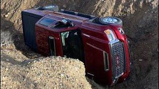 #Epic Fail Off Road Extreme 4x4 FailWin Crazy Driver Compilation Reaction
