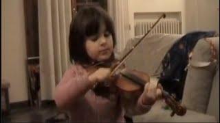 Baby me che suona il violino 