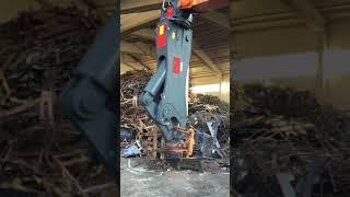 FORKLIFT SCRAPPING BY VTN SCRAP SHEAR CI7000