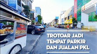 Walking In Jakarta - Trotoar Di Jalan Ini Beralih Fungsi Jadi Tempat Parkir Dan Tempat Jualan