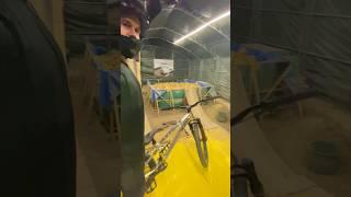 Rückwärtssalto mit Fahrrad im Garten #backflip #mtb #fabioschäfer