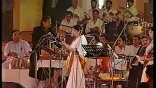 Lata Mangeshkar - Aye Mere Watan Ke Logo Live Performance