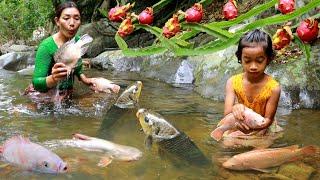 Catch many fish and pick dragon fruit at waterfall -Mother salted grilled fish eating with daughter