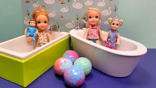 Bath fizz  Elsa & Anna toddlers - water fun - surprises - Barbie