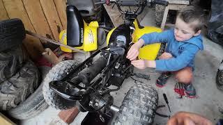 Kids give their motorbikes an oil change - Suzuki LT50 Yamaha TTR50 + LT50 auto oiler delete