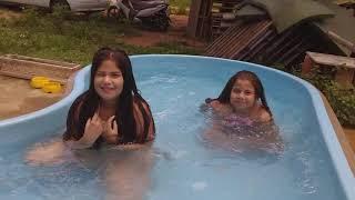 Brincando na piscina e desafios