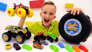 Влад и Никита играют с игрушечными машинками  Hot Wheels Monster Trucks