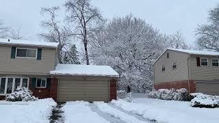 Snow day in Michigan USA मैं गिरी २०२२ की पहली बरफ