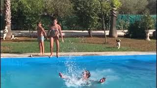 summer swimming pool dive challenge la primera es mi hermana y la segunda mi prima y yo el ultimo