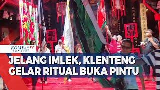 Jelang Imlek Klenteng Gelar Ritual Buka Pintu