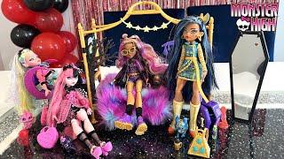 Leina and Lina open Monster High Clawdeen Wolf’s bedroom and a Doll