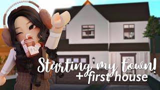 Starting my town in Bloxburg EP1 + building the first house ... with voice 