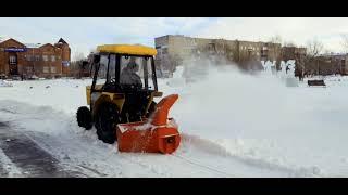 Снегоочиститель роторный Уралец - Уборка снега в городском сквере