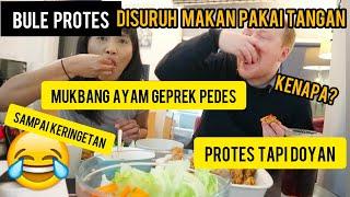 REAKSI BULE MAKAN PAKAI TANGAN  Mukbang Ayam Geprek Super Pedes  Dyahshea