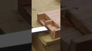 Dovetail joints by hand #woodworking #woodwork #diy #shorts