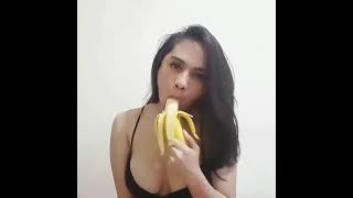 CARA MAKAN PISANG YANG BENAR ️