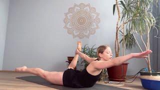 Stretching yoga flow - Yoga at mt Lovely Home