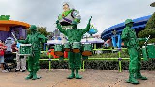 Green Army Men At Toy Story Land at Hollywood Studios  Full Drum Corps Show